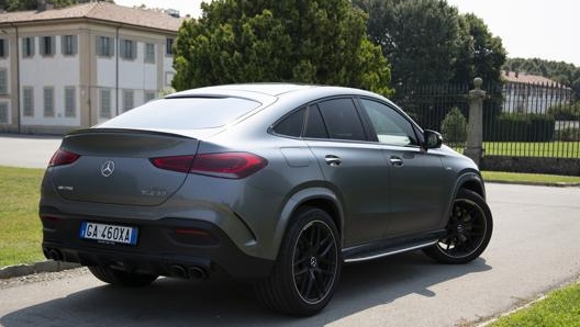 Le misure della GLE AMG Coupè indicano 4.96 m di lunghezza, 1.72 m di altezza e una larghezza di ben 2 metri