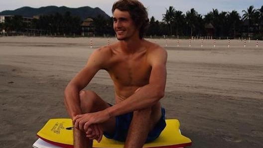 Zverev ha anche altre passioni oltre al tennis. Tra queste c’è il surf (foto @alexzverev123)