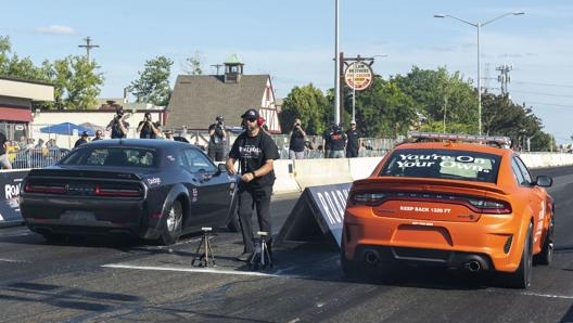 La partenza della sfida sulla Woodward Avenue, nella città di Pontiac