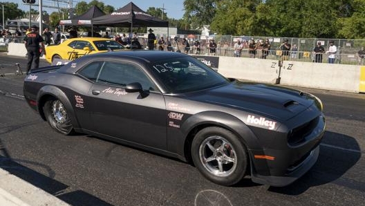 Al posteriore la Dodge Challenger monta cerchi da 15’’ con gomme specifiche da dragster