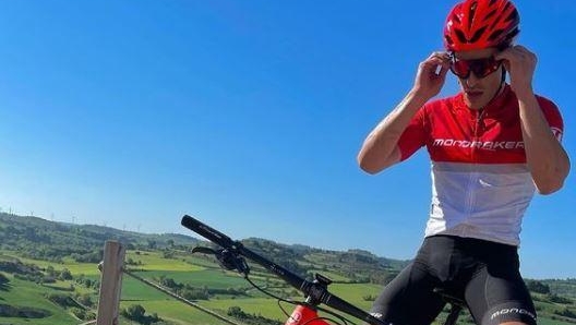 Marquez si mantiene in forma seguendo rigidi allenamenti in bici (foto @marcmarquez93)