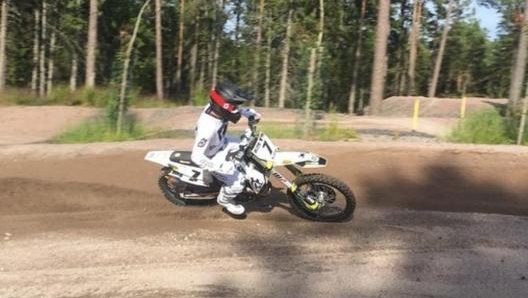 Raikkonen ama anche le due ruote motorizzate. Il motocross è parte integrante del suo allenamento (foto @kimimatiasraikkonen)