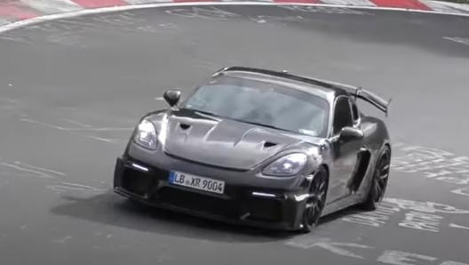 La 992 GT3 RS monta un 6 cilindri aspirato dal sound inconfondibile: la potenza del motore è ancora top secret