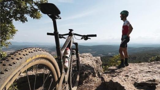 Ovviamente la guida della bici assume un ruolo primario nell’allenamento di Schurter, che infatti trascorre molte ore in sella (foto @nschurter)