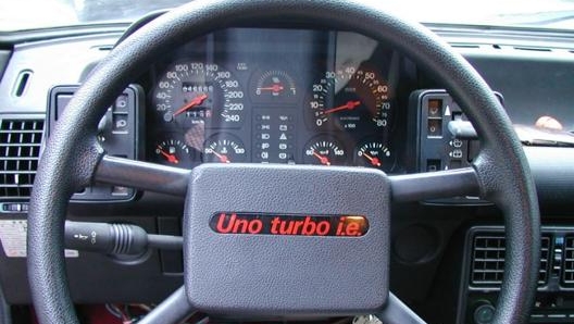 Gli interni della Fiat Uno Turbo