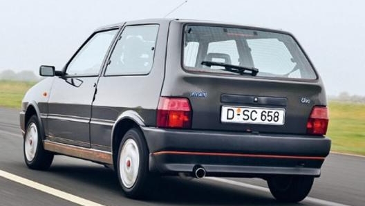 Le quotazioni della Fiat Uno Turbo sul mercato delle auto usate si attestano attorno ai 10.000 euro