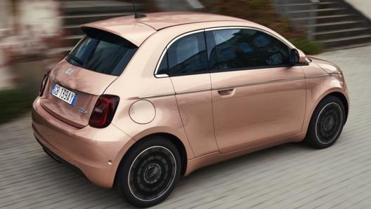 L’iconico design di Fiat 500e