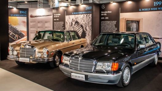 La 300 Sel che i fondatori dell’Amg trasformarono in un’auto da corsa vincente e la 500 Sel che introdusse l’era dell’elettronica