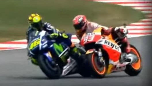 Il contatto di Sepang 2015: Rossi verrà poi penalizzato