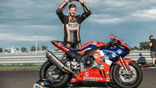 Fabian festeggia il record, ottenuto in sella ad una Cbr 1000 RR-R Fireblade SP. Foto Motorrad