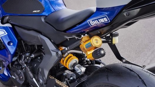 Miglioramenti anche per la ciclistica, con il mono-ammortizzatore e le cartucce anteriori Ohlins