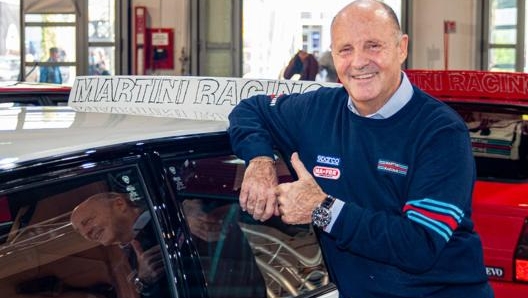 Miki Biasion accanto alla Lancia Delta che ha fatto rivivere