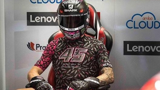 Redding sembra non volersi proprio separare mai dalla divisa da ciclista (foto @reddingpower)