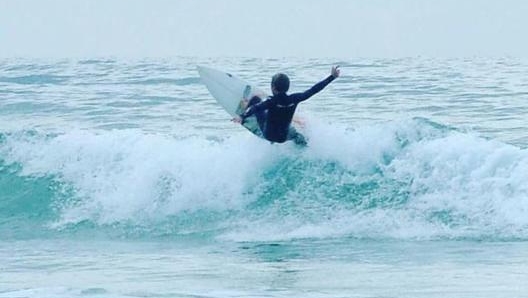 Non solo motori: Gardner sembra cavarsela davvero bene anche con la tavola da surf (foto @remygardner)