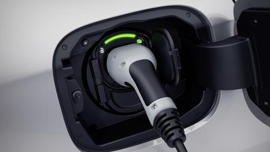 L’ampliamento del numero di auto elettriche e ibride plug-in necessita anche di una rete capillare di ricarica sul territorio