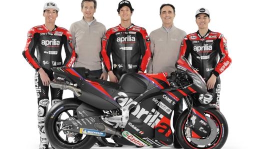 Da sinistra: Aleix Espargaro, Massimo Rivola, Lorenzo Savadori, Romano Albesiano e Maverick Vinales