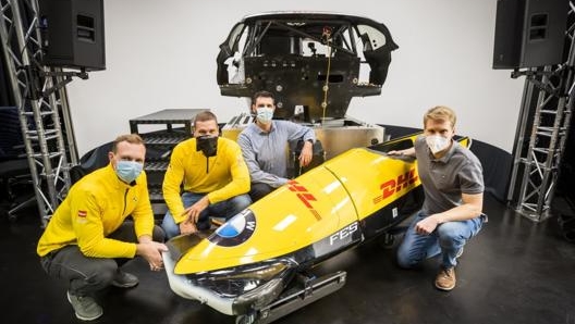 Il team di ricarica con i tecnici Bmw e i piloti