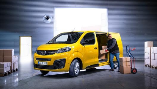 Il Vivaro elettrico viene proposto con prezzi a partire da 43.760 euro Iva inclusa