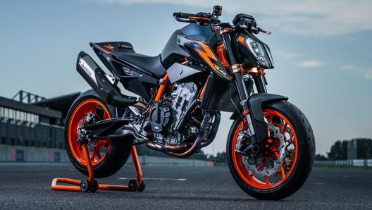 Ecco la nuova Ktm 890 Duke R 2022 nella colorazione Atlantic Blue