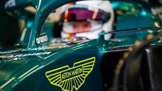 Aston Martin F1, la AMR22 in pista a Silverstone