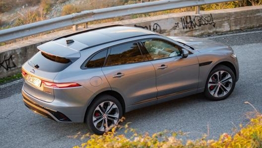 La F-Pace è un’auto imponente ma agile e filante, come da Dna Jaguar