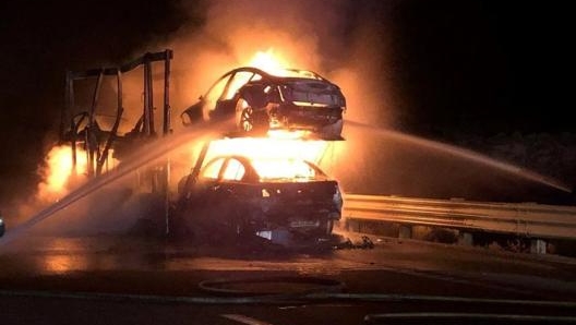 L’incendio in una foto dei pompieri della contea di Elko pubblicata dal locale Elko Daily Free Press