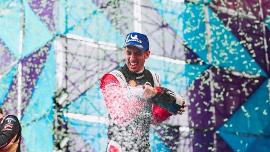 Sébastien Buemi sul podio di Berlino nella stagione 2019-20 del campionato Formula E