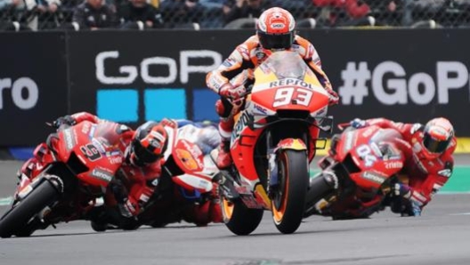 Marc Marquez guida il gruppo a Le Mans 2019. Epa