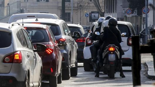 Vedite di due ruote al palo per l’effetto coronavirus. Ansa