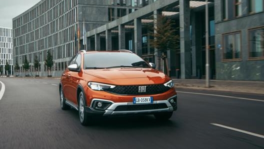 Le motorizzazioni al lancio saranno il Gse 1.0 T3 100 hp a benzina e il 1.6 diesel Multijet – Euro 6D Final, da 95 e 130 cv.