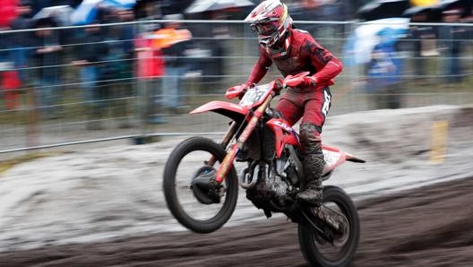 Tim Gajser in azione a Valkenswaard, marzo 2020. Epa