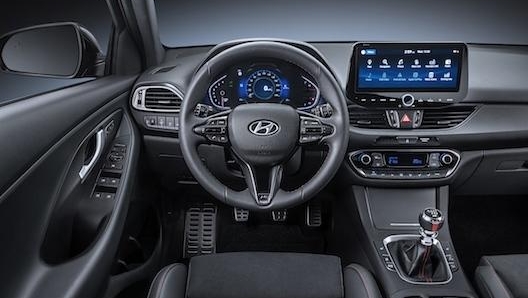 Gli interni di Hyundai i30 in allestimento N Line