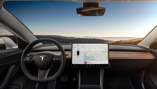 Gli interni di Tesla Model 3