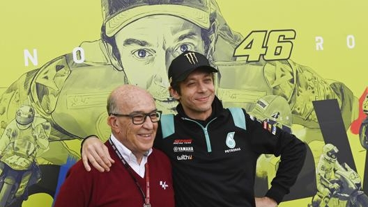 Carmelo Ezpeleta con Valentino Rossi. Getty