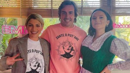 Emma Marrone, Fernando Alonso e Francesca Michielin posano insieme prima dell’ultima serata del Festival (foto @francesca_michielin)