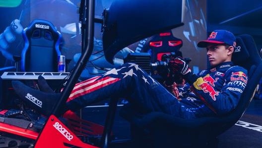 L’americano Seth Quintero al simulatore di guida: il pilota RedBull Junior Off Team, classe 2002, ha partecipato alla Dakar 2022