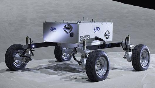 I rover lunari devono poter resistere a forti sbalzi termici, al terreno accidentato ed essere al tempo stesso molto leggeri