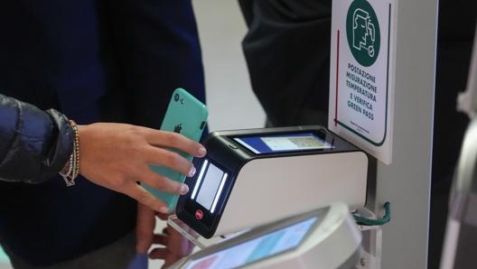 Il Super Green Pass viene richiesto per accedere a spettacoli, eventi sportivi, ristorazione al chiuso, feste e discoteche, cerimonie pubbliche