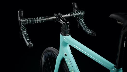 Bianchi Specialissima  realizzata con telaio e forcella in carbonio