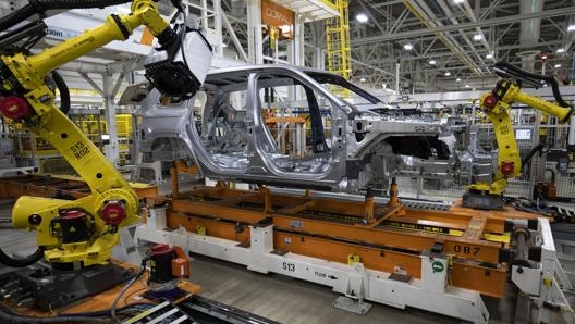 Una Jeep Grand Cherokee sulla linea del complesso di Detroit. Afp