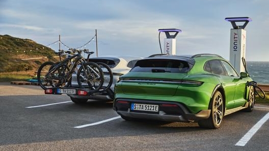 La prima elettrica di Porsche è il terzo modello più venduto in assoluto dopo Macan e Cayenne