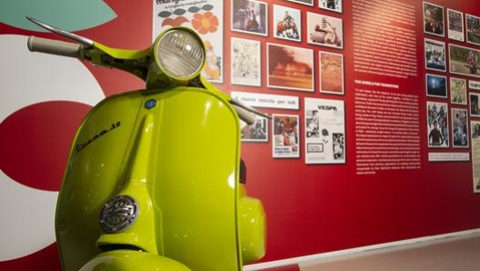 Una Vespa 50 del 1969 esposta al Museo Piaggio di Pontedera