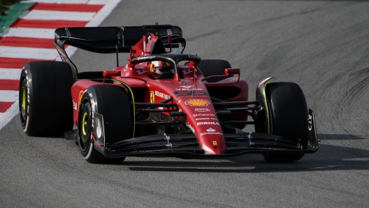 Ferrari's Spanish driver Carlos Sainz Jr drives during the first day of the Formula One (F1) pre-season testing at the Circuit de Barcelona-Catalunya in Montmelo, Barcelona province, on February 23, 2022. (Photo by LLUIS GENE / AFP)