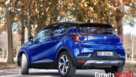 Renault Captur E-Tech: lo spazio di carico nel bagagliaio varia da 305 a 1.149 litri