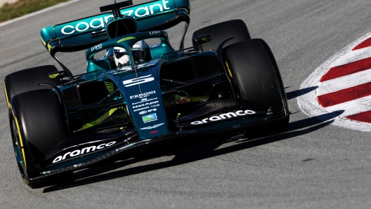 BARCELONA, SPAIN - FEBRUARY 23: Sebastian Vettel of Germany driving the (5) Aston Martin AMR22 Mercedes during Day One of F1 Testing at Circuit de Barcelona-Catalunya on February 23, 2022 in Barcelona, Spain. (Photo by Mark Thompson/Getty Images)