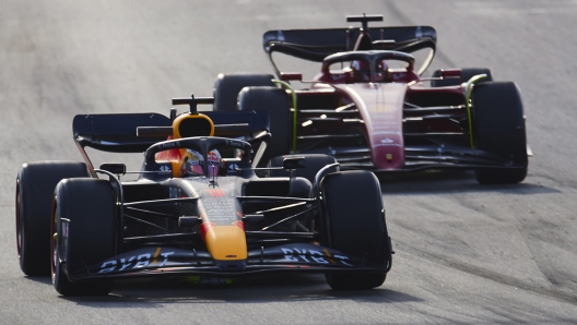 epa09779290 Spanish Formula One driver Carlos Sainz of Ferrari (R) in action next to Dutch driver Max Verstappen of Red Bull (L) during the pre-season running sessions held at the Circuit de Barcelona-Catalunya racetrack in Montmelo outside Barcelona, Spain, 23 February 2022.  EPA/Alejandro GarcÃ­a