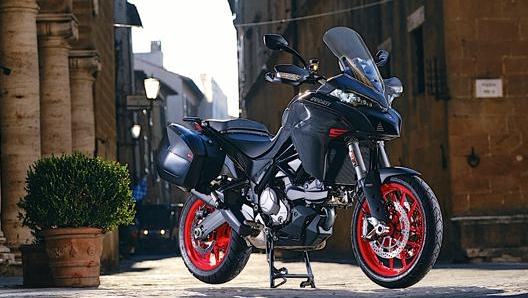 Distribuzione Desmodromica e 4 valvole per cilindro nel motore della Multistrada V2