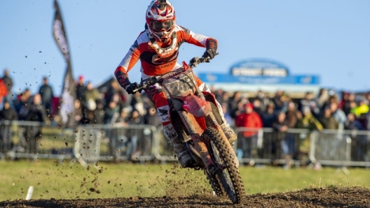 Tim Gajser (Honda Hrc) vince Gara 1 a Matterley Basin, GP della Gran Bretagna 2022