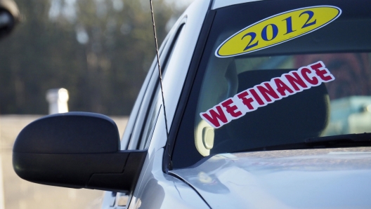 epa09780064 A used car for sale on a lot in El Cerrito, California, USA, 23 February 2022. Used car prices are up over 40 percent  from last year and new car prices are up 12 percent due to the car market still feeling the after-effects of the Covid-19 pandemic.  Car buyers are being forced to increase their budgets and often outbidding other buyers as car manufacturers struggle to ramp up vehicle production because of a shortage of computer chips.  EPA/JOHN G. MABANGLO