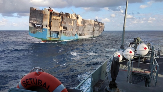 This undated handout image released on March 1, 2022 by Marinha Portuguesa (Portuguese Navy) shows the merchant ship Felicity Ace adrift after a fire broke out on board on February 16 off the Portuguese coast. - A freighter carrying thousands of luxury vehicles which caught fire almost two weeks ago off the Azores archipelago, got shipwrecked on March 1, 2022, the Portuguese Navy announced. (Photo by Handout / Portuguese Navy / AFP) / RESTRICTED TO EDITORIAL USE - MANDATORY CREDIT "AFP PHOTO / PORTUGUESE NAVY-MARINHA PORTUGUESA" - NO MARKETING - NO ADVERTISING CAMPAIGNS - DISTRIBUTED AS A SERVICE TO CLIENTS